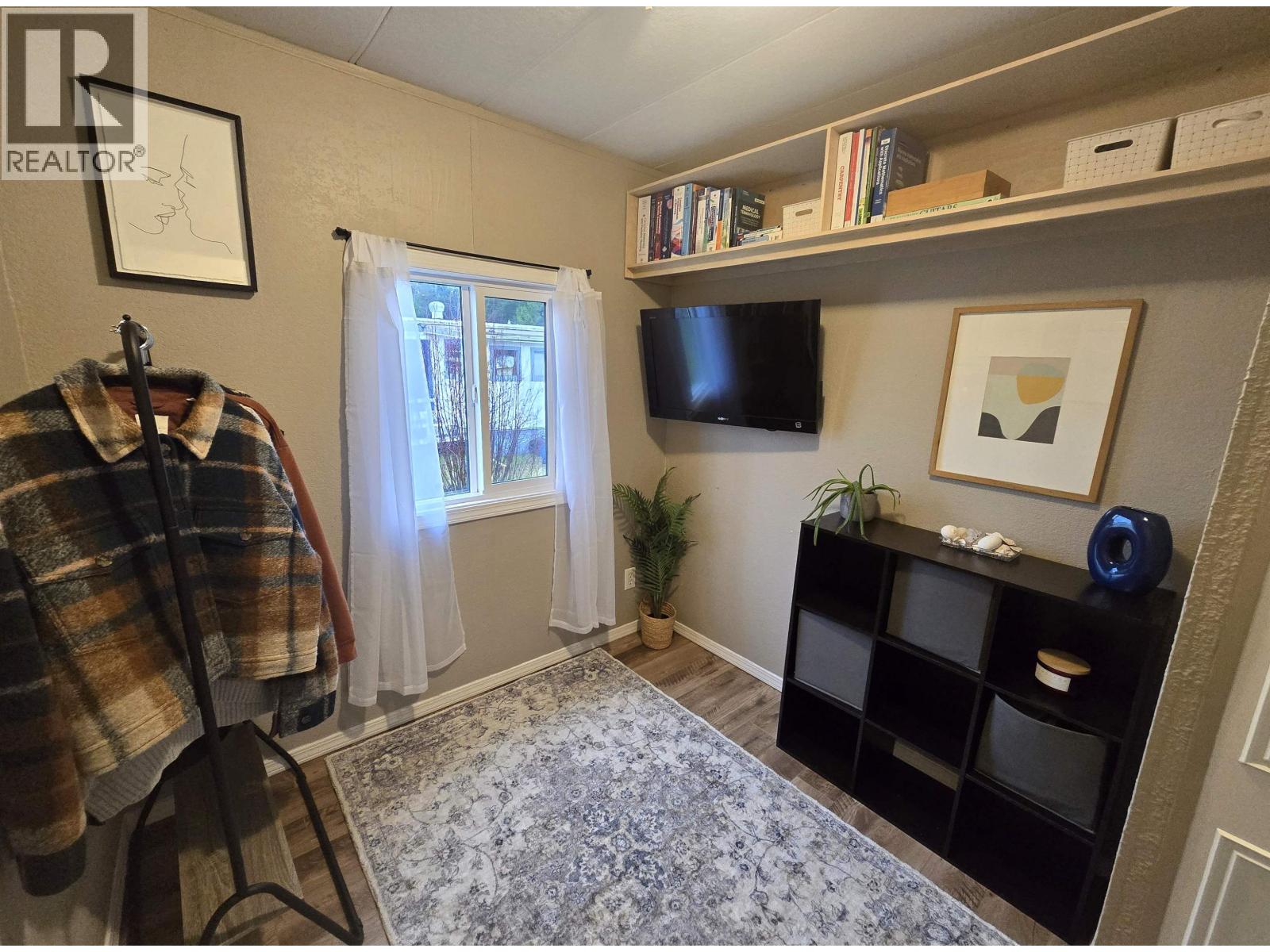 #64-4625 GRAHAM Avenue, Terrace