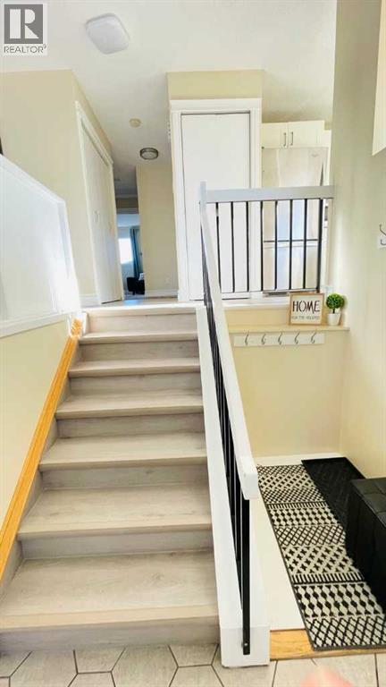 Single Family House Bi-level for Sale in  Bermuda Road NW Beddington Heights Calgary 