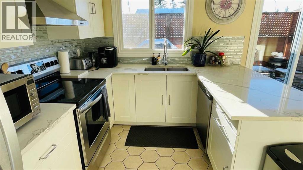 Single Family House Bi-level for Sale in  Bermuda Road NW Beddington Heights Calgary 