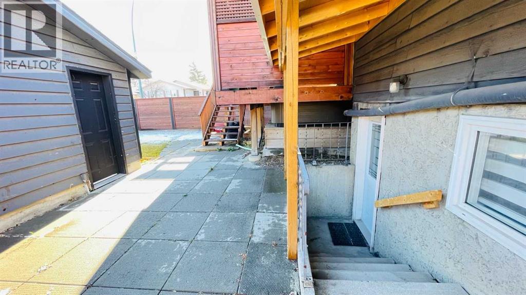 Single Family House Bi-level for Sale in  Bermuda Road NW Beddington Heights Calgary 