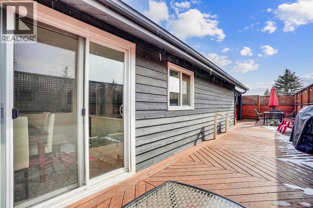 Single Family House Bi-level for Sale in  Bermuda Road NW Beddington Heights Calgary 