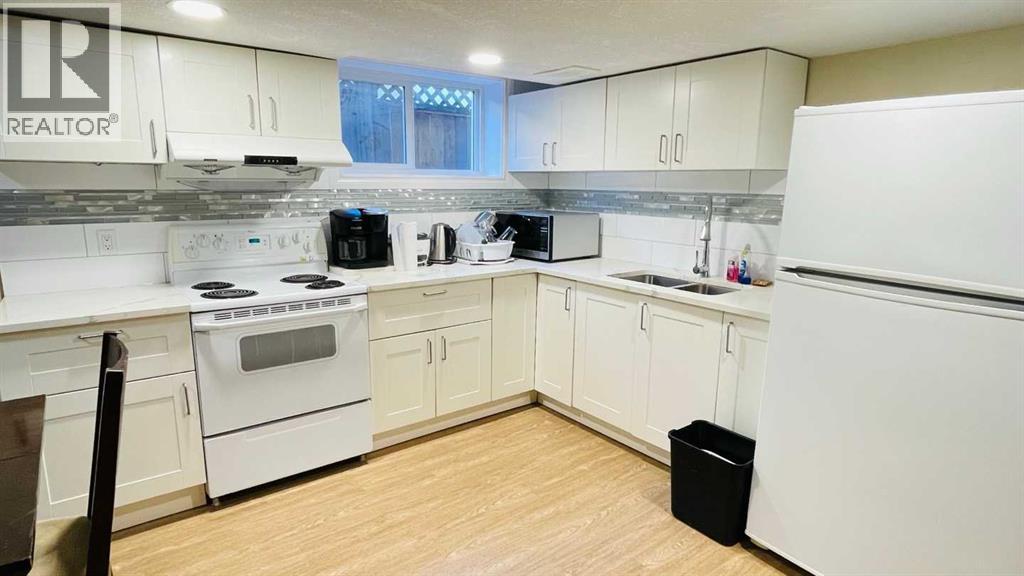 Single Family House Bi-level for Sale in  Bermuda Road NW Beddington Heights Calgary 