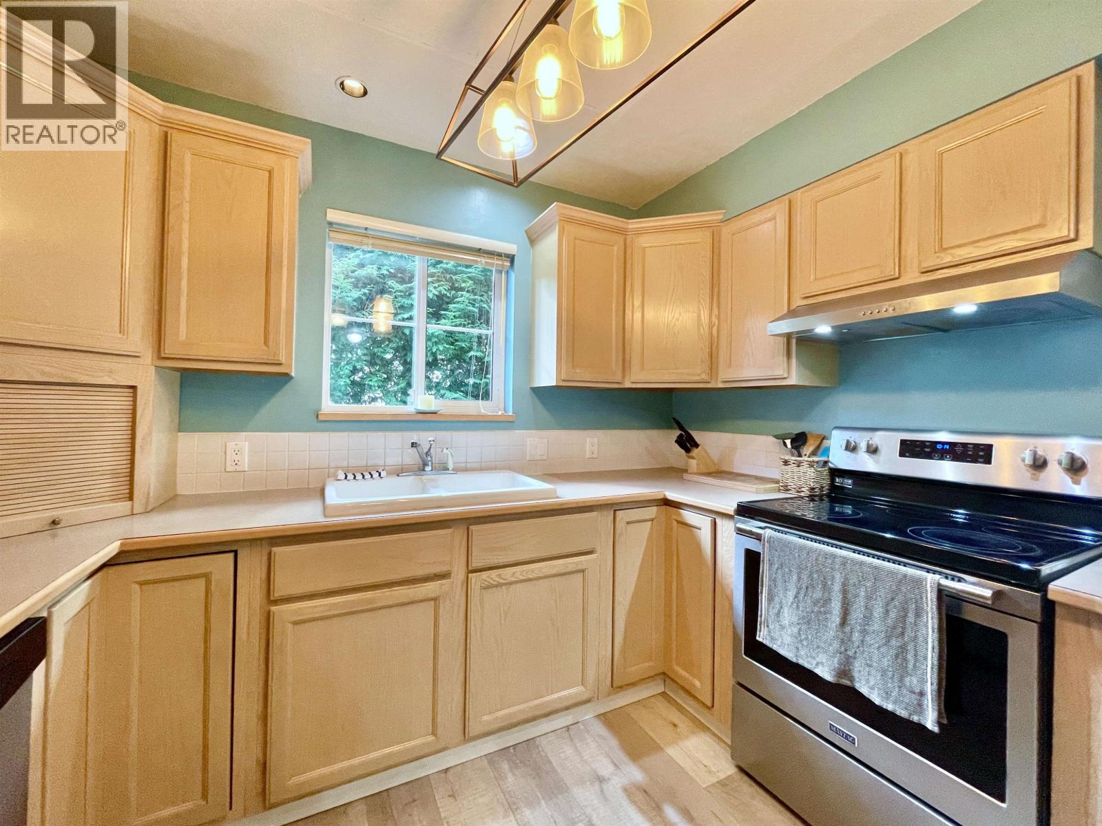 35 689 PARK ROAD, Gibsons