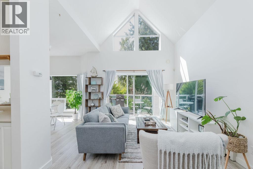 4 5740 MARINE WAY, Sechelt