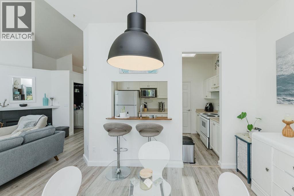 4 5740 MARINE WAY, Sechelt