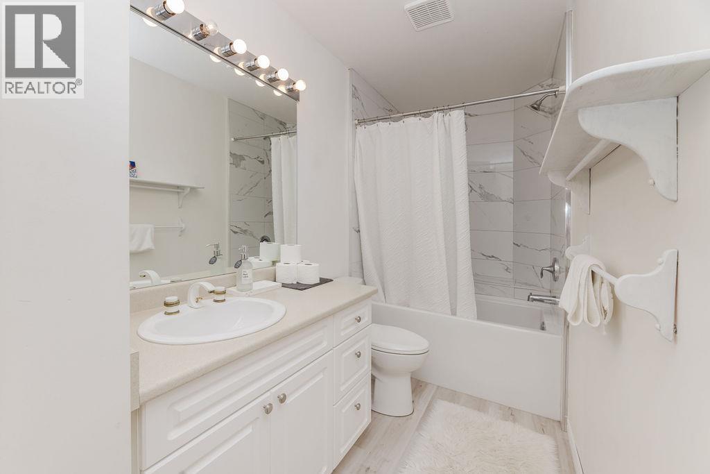 4 5740 MARINE WAY, Sechelt