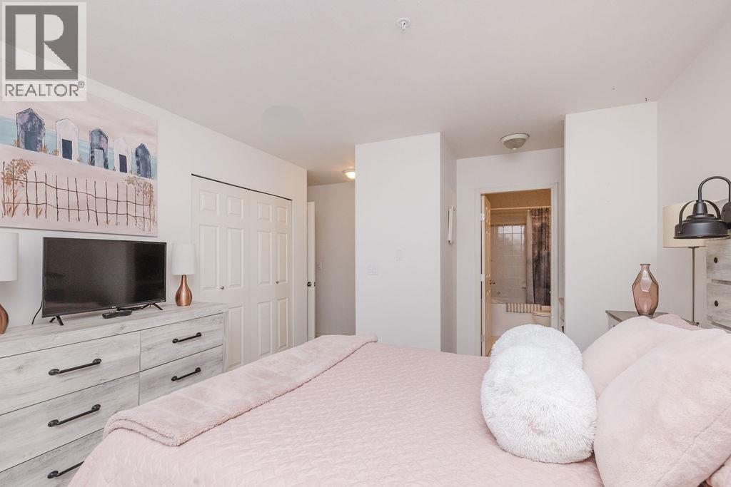 4 5740 MARINE WAY, Sechelt