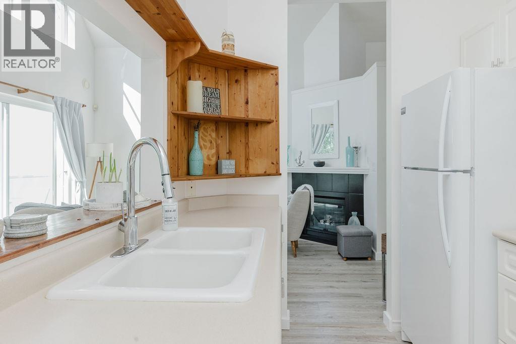 4 5740 MARINE WAY, Sechelt