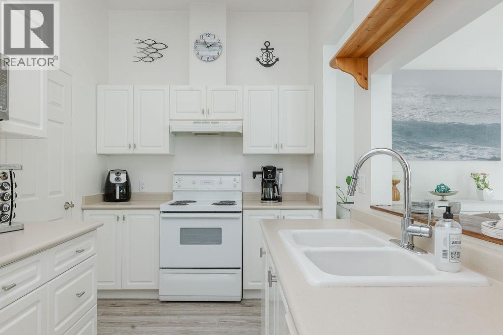 4 5740 MARINE WAY, Sechelt