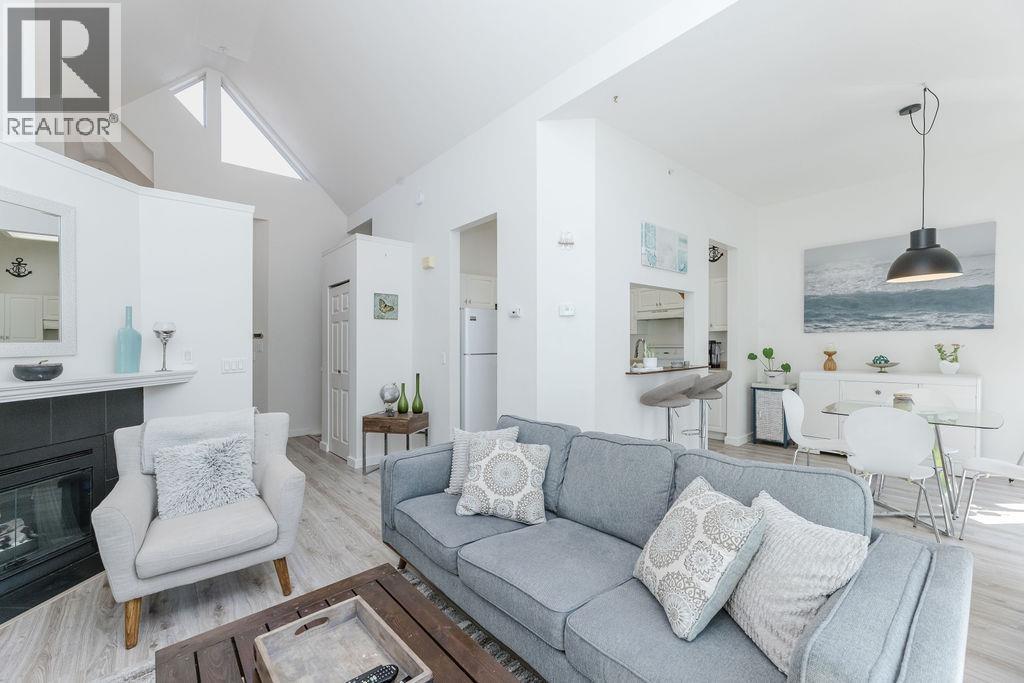 4 5740 MARINE WAY, Sechelt