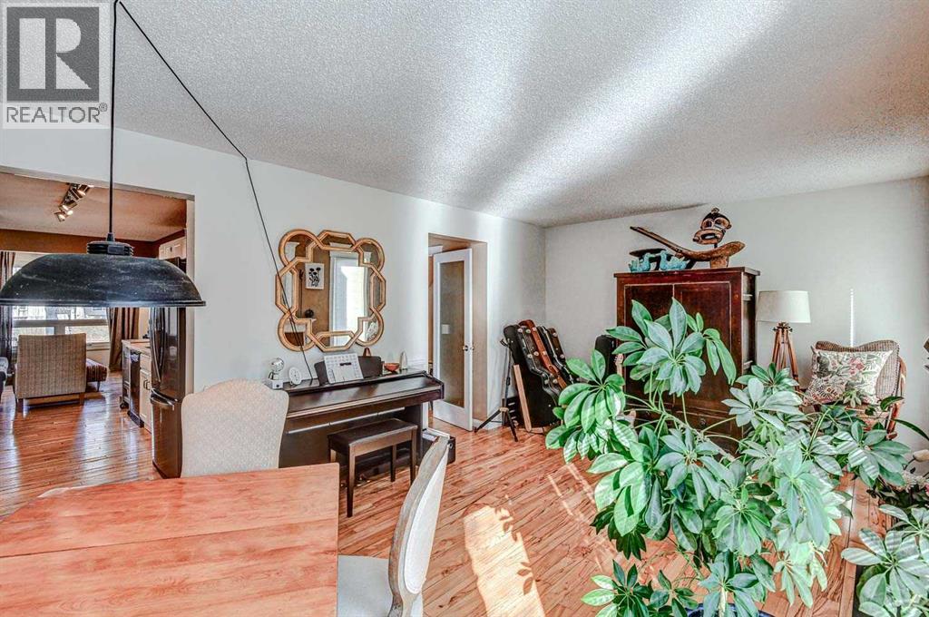 Single Family House for Sale in  Woodglen Road SW Woodbine Calgary 