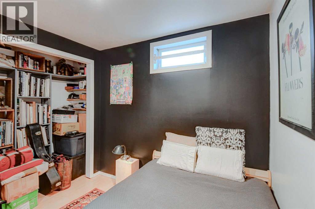 Single Family House for Sale in  Woodglen Road SW Woodbine Calgary 