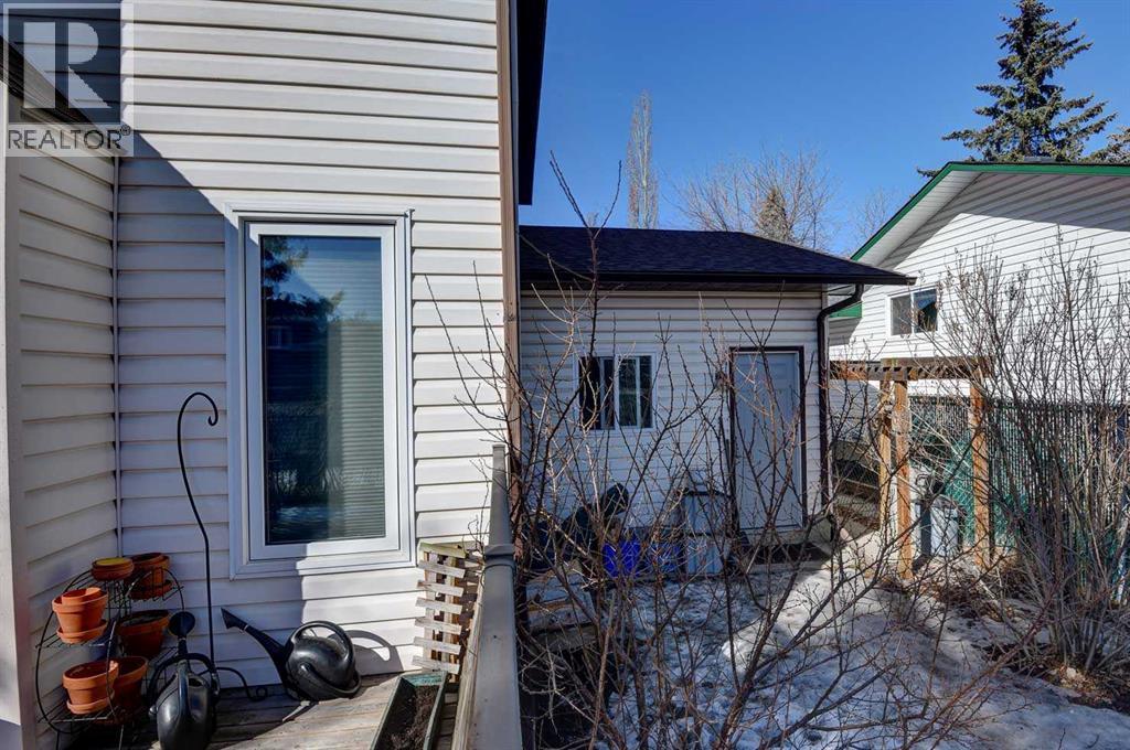 Single Family House for Sale in  Woodglen Road SW Woodbine Calgary 