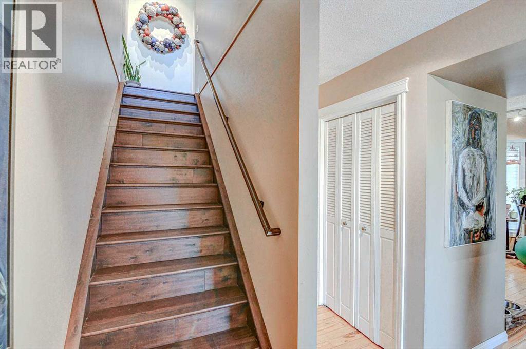 Single Family House for Sale in  Woodglen Road SW Woodbine Calgary 