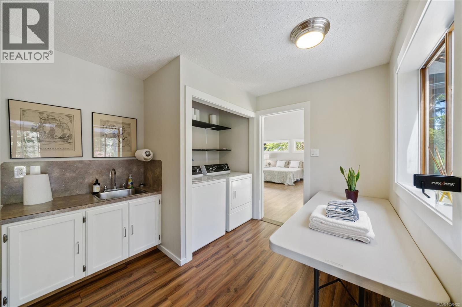 3281 McGuire Way, Nanaimo