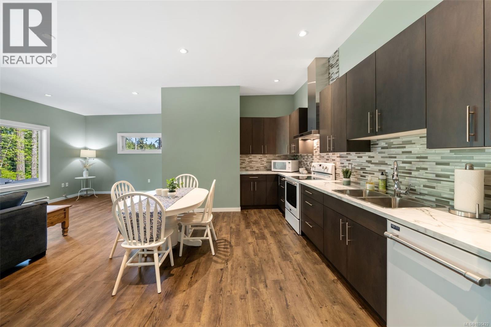 3281 McGuire Way, Nanaimo