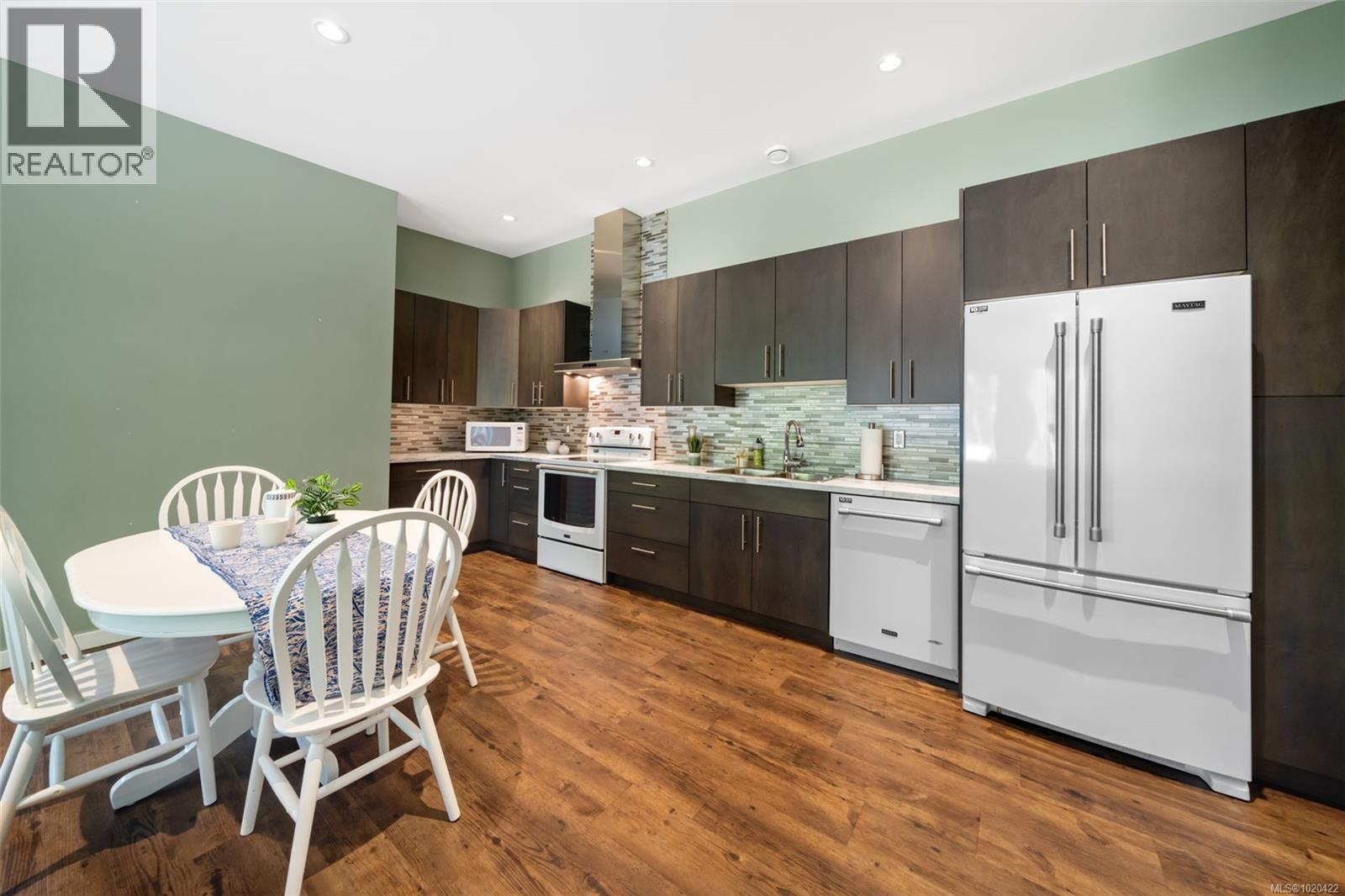 3281 McGuire Way, Nanaimo