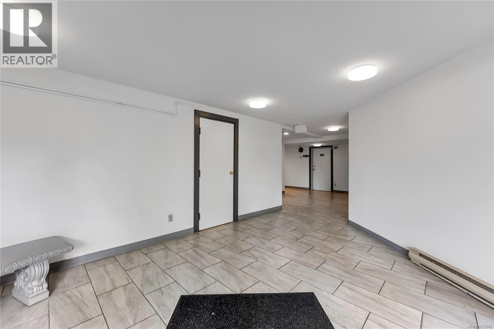 105 3277 Quadra Street, Saanich