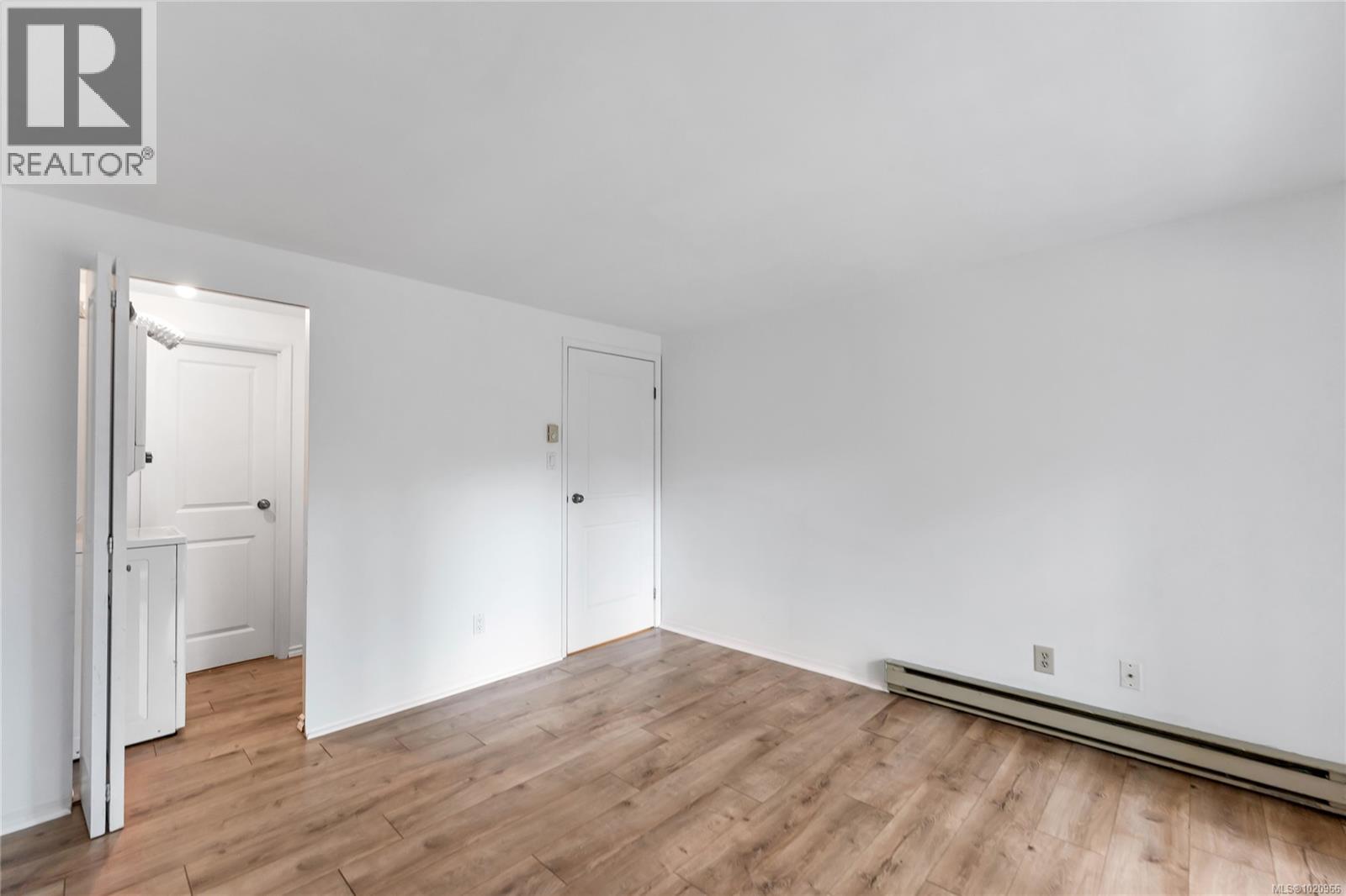 105 3277 Quadra Street, Saanich