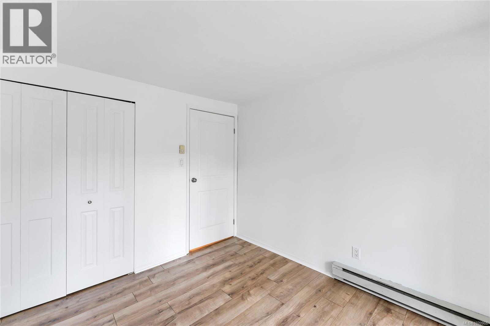 105 3277 Quadra Street, Saanich