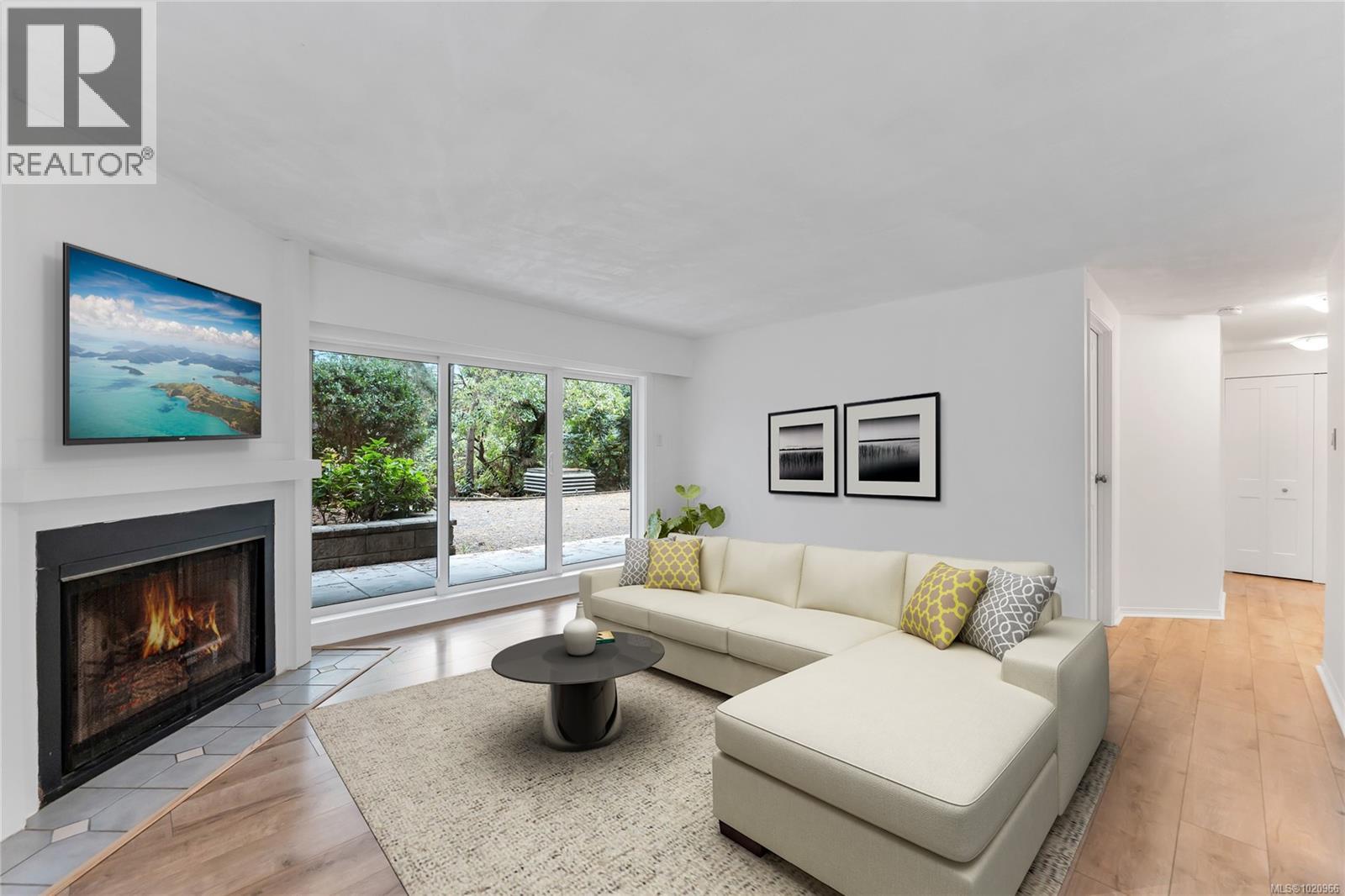 105 3277 Quadra Street, Saanich