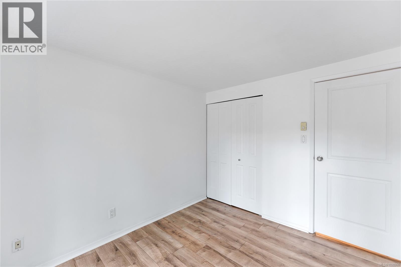 105 3277 Quadra Street, Saanich