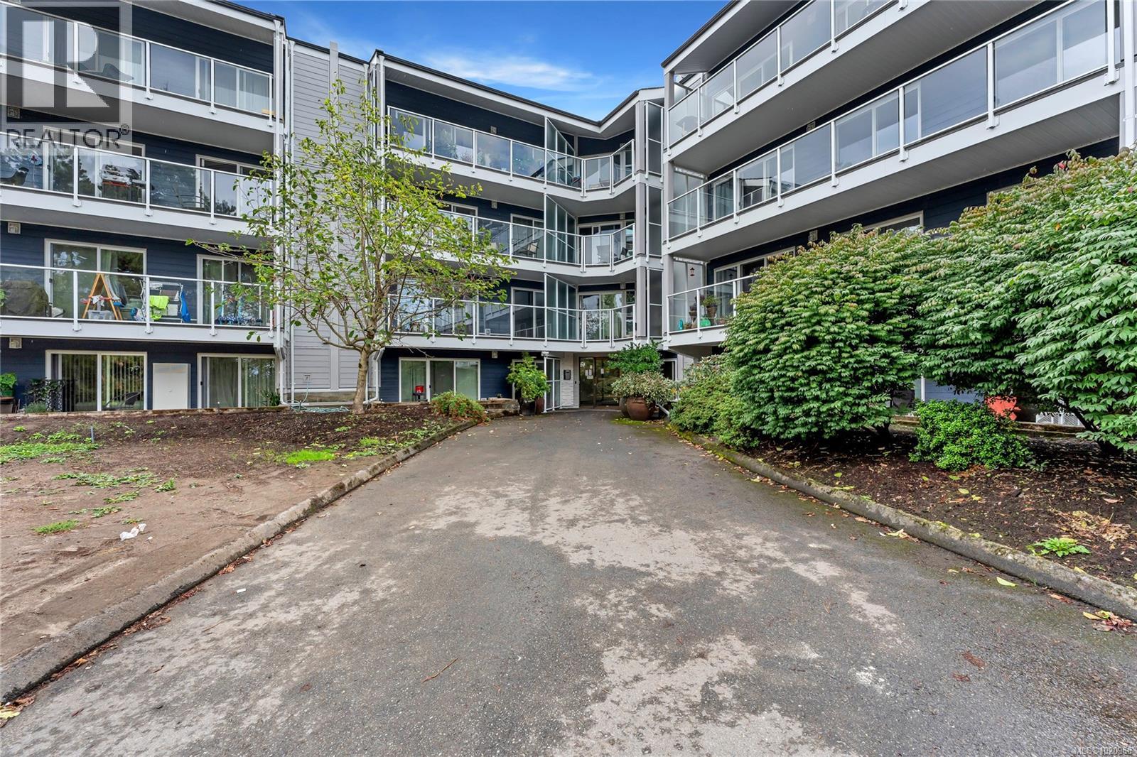 105 3277 Quadra Street, Saanich