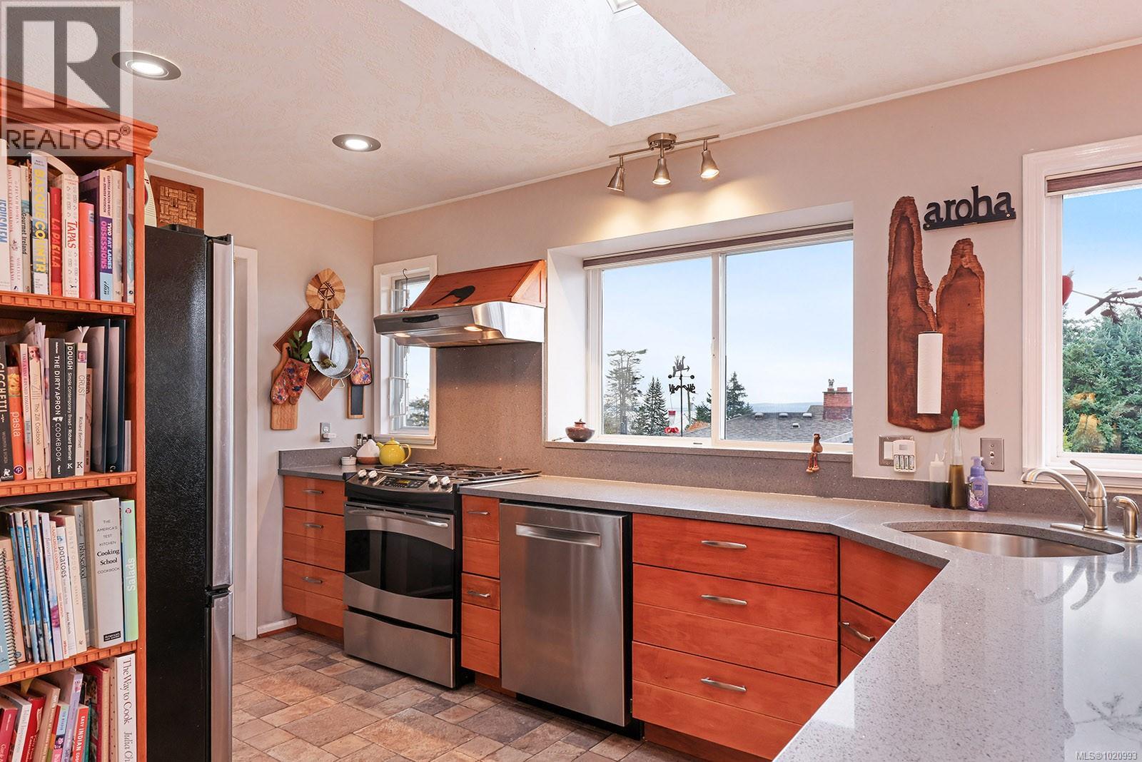 2143 Cooke Ave, Comox