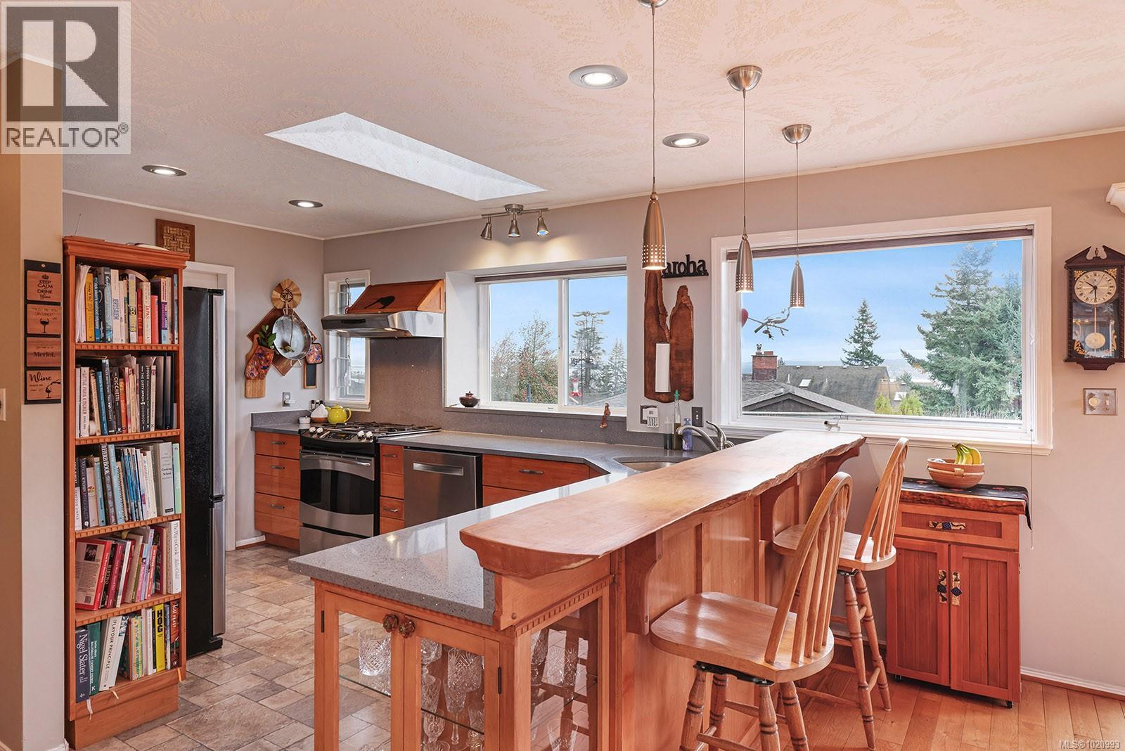 2143 Cooke Ave, Comox