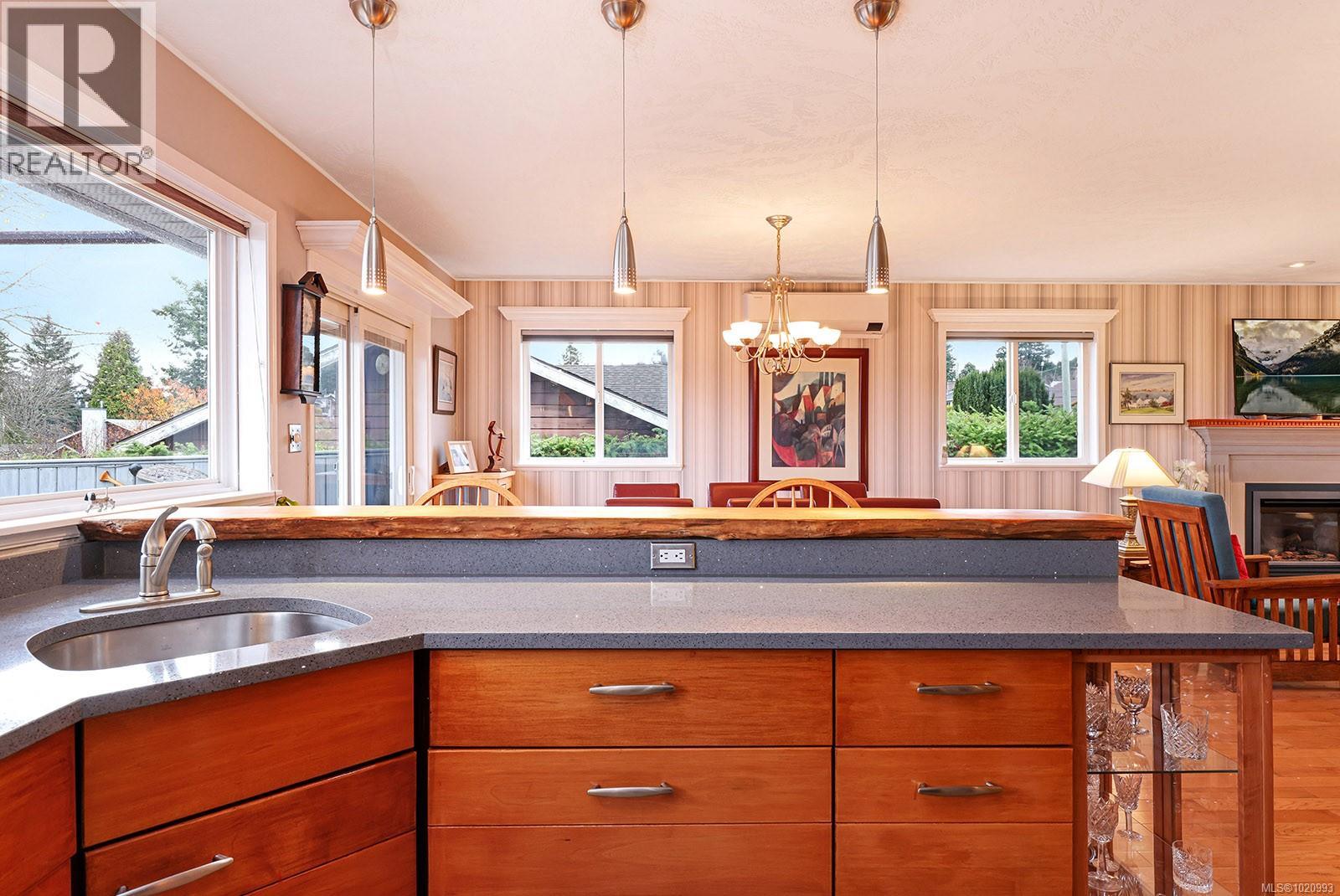 2143 Cooke Ave, Comox