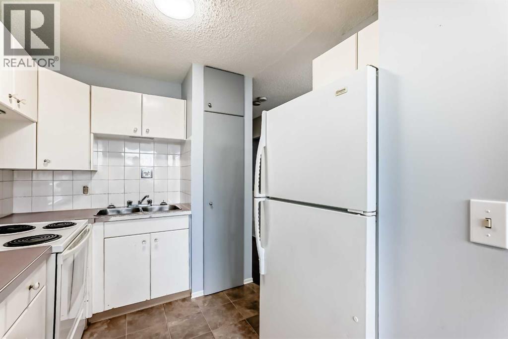 Multi-family House Bi-level for Sale in  Beaver Dam Place NE Thorncliffe Calgary 