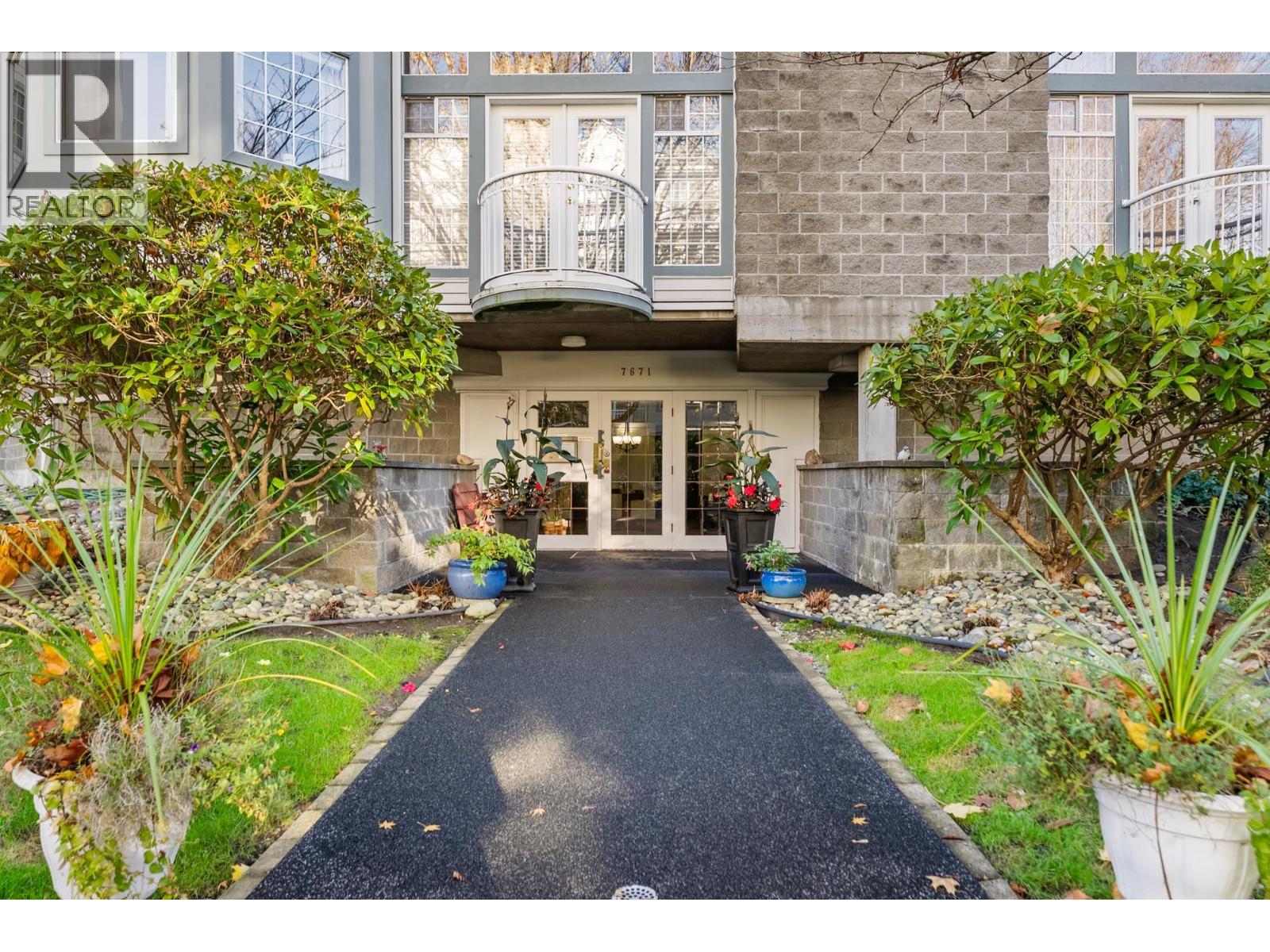 204 7671 ABERCROMBIE DRIVE - Main photo, Richmond, British Columbia