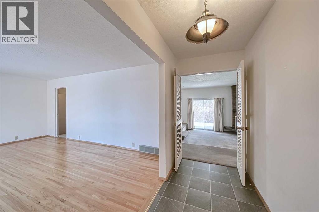 Single Family House Bungalow for Sale in  Dalmeny Hill NW Dalhousie Calgary 