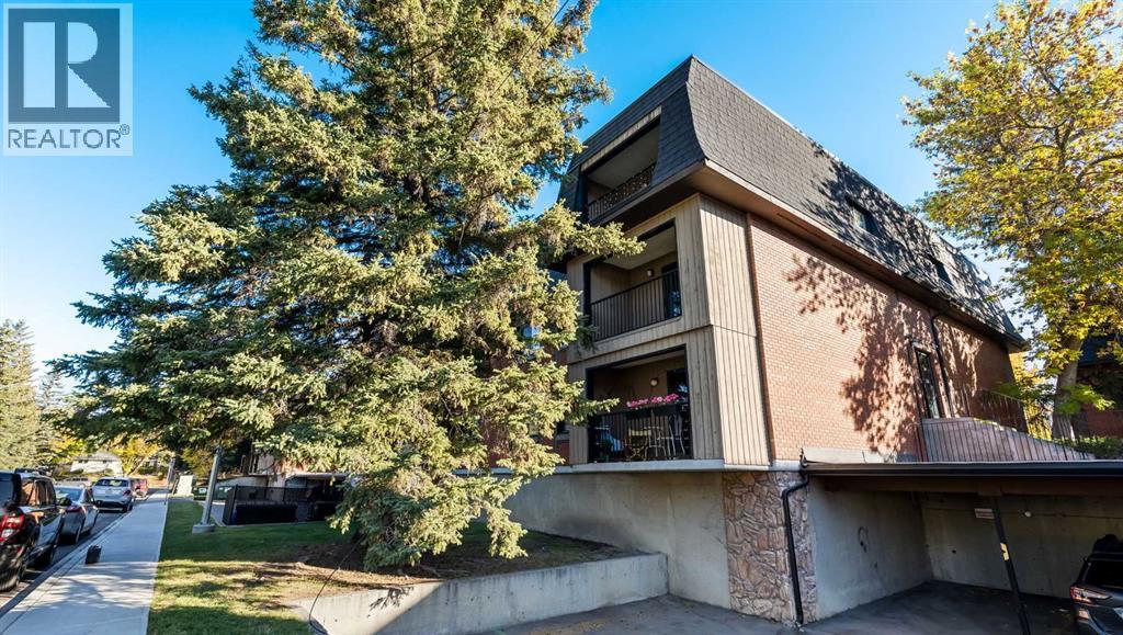 Single Family House for Sale in  B  Street NW Varsity Calgary 