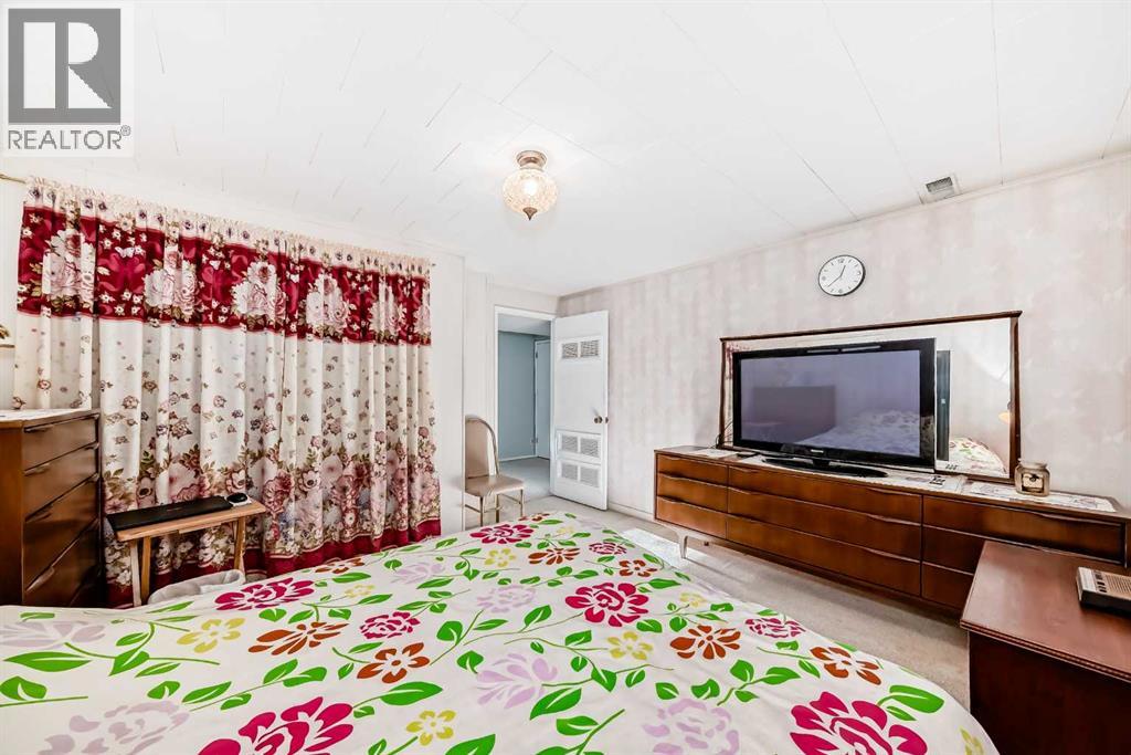 Single Family House Bungalow for Sale in  Mackid Crescent NE Mayland Heights Calgary 