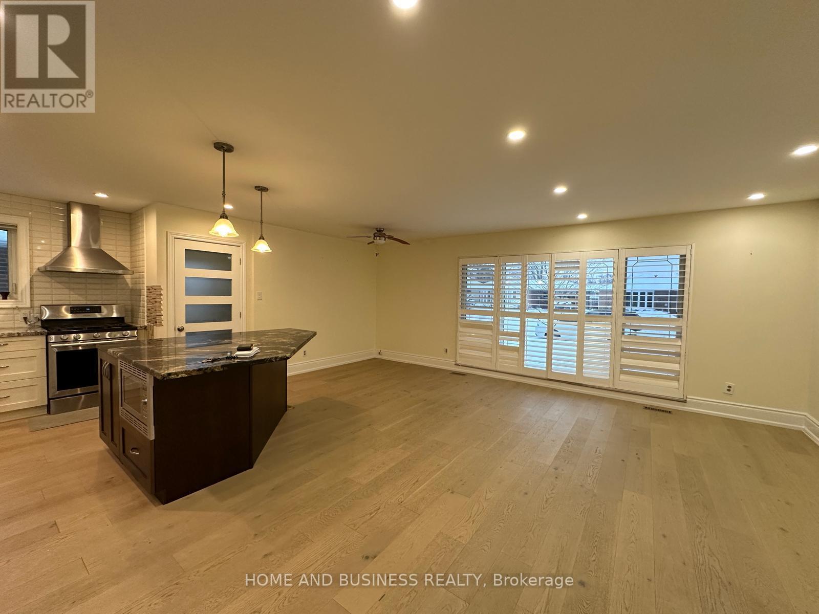 22 DUNCANNON CRESCENT - 23