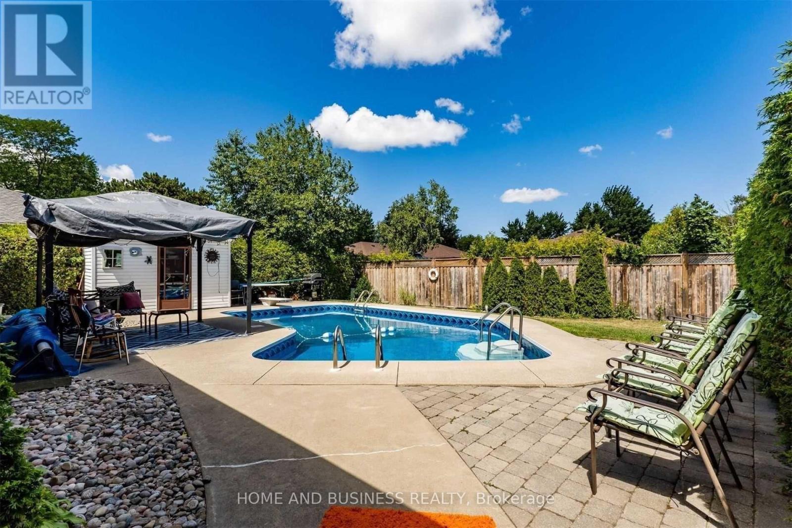 22 DUNCANNON CRESCENT - 27