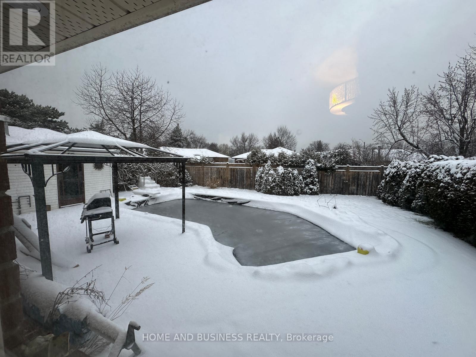 22 DUNCANNON CRESCENT - 30