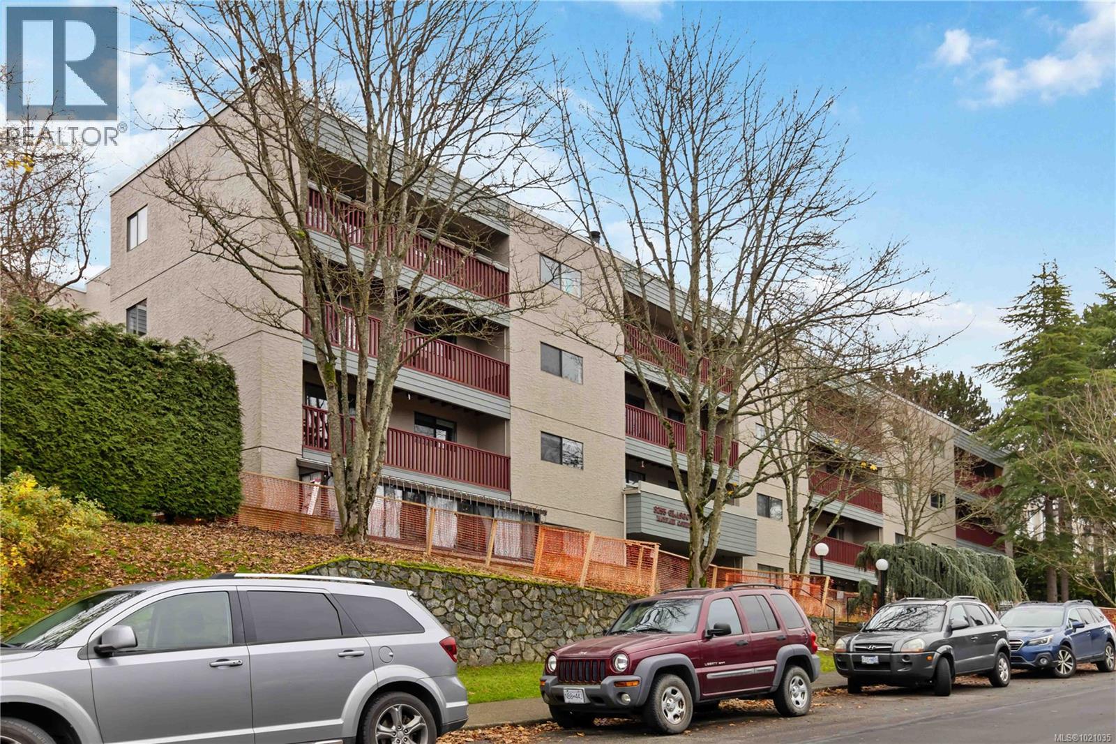 308 3255 Glasgow Avenue, Saanich