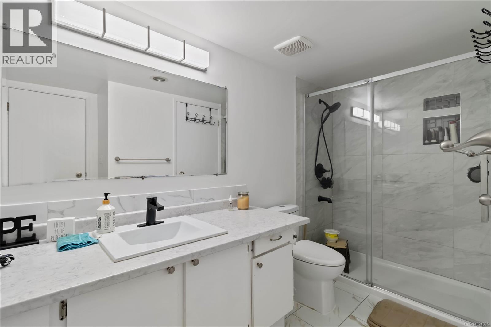 308 3255 Glasgow Avenue, Saanich