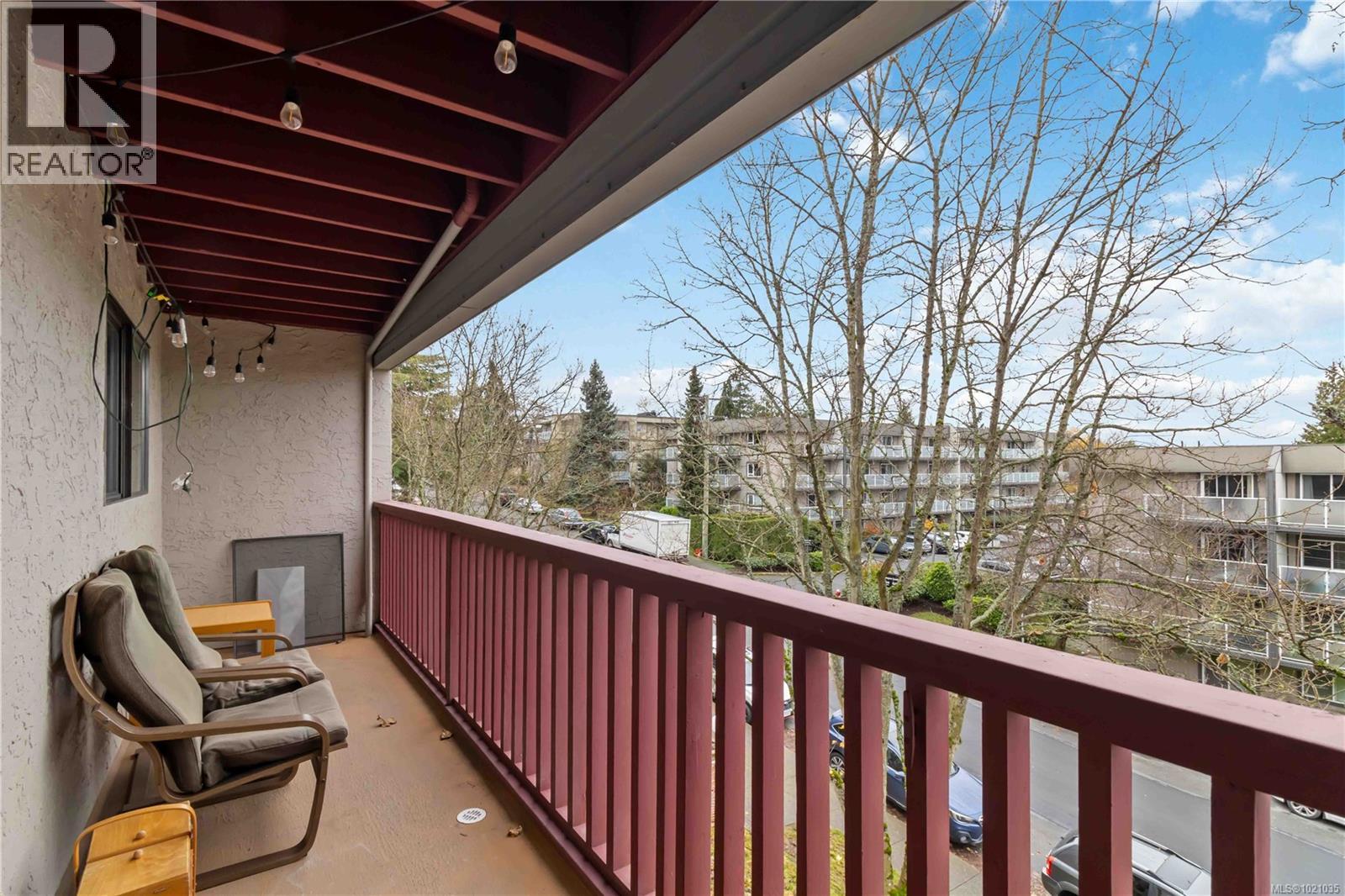 308 3255 Glasgow Avenue, Saanich