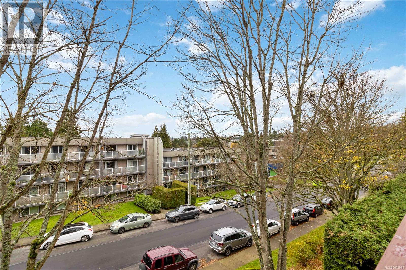 308 3255 Glasgow Avenue, Saanich