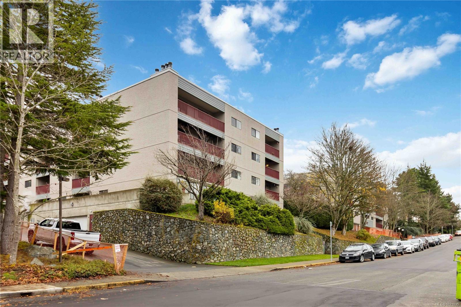 308 3255 Glasgow Avenue, Saanich