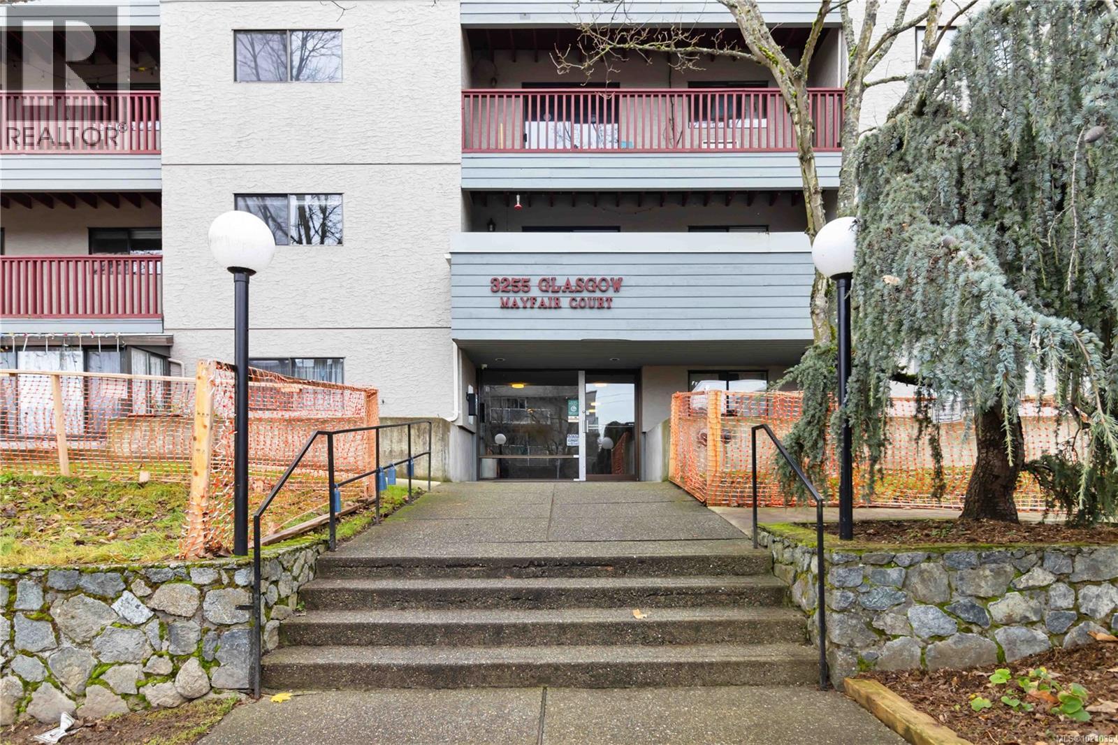 308 3255 Glasgow Avenue, Saanich