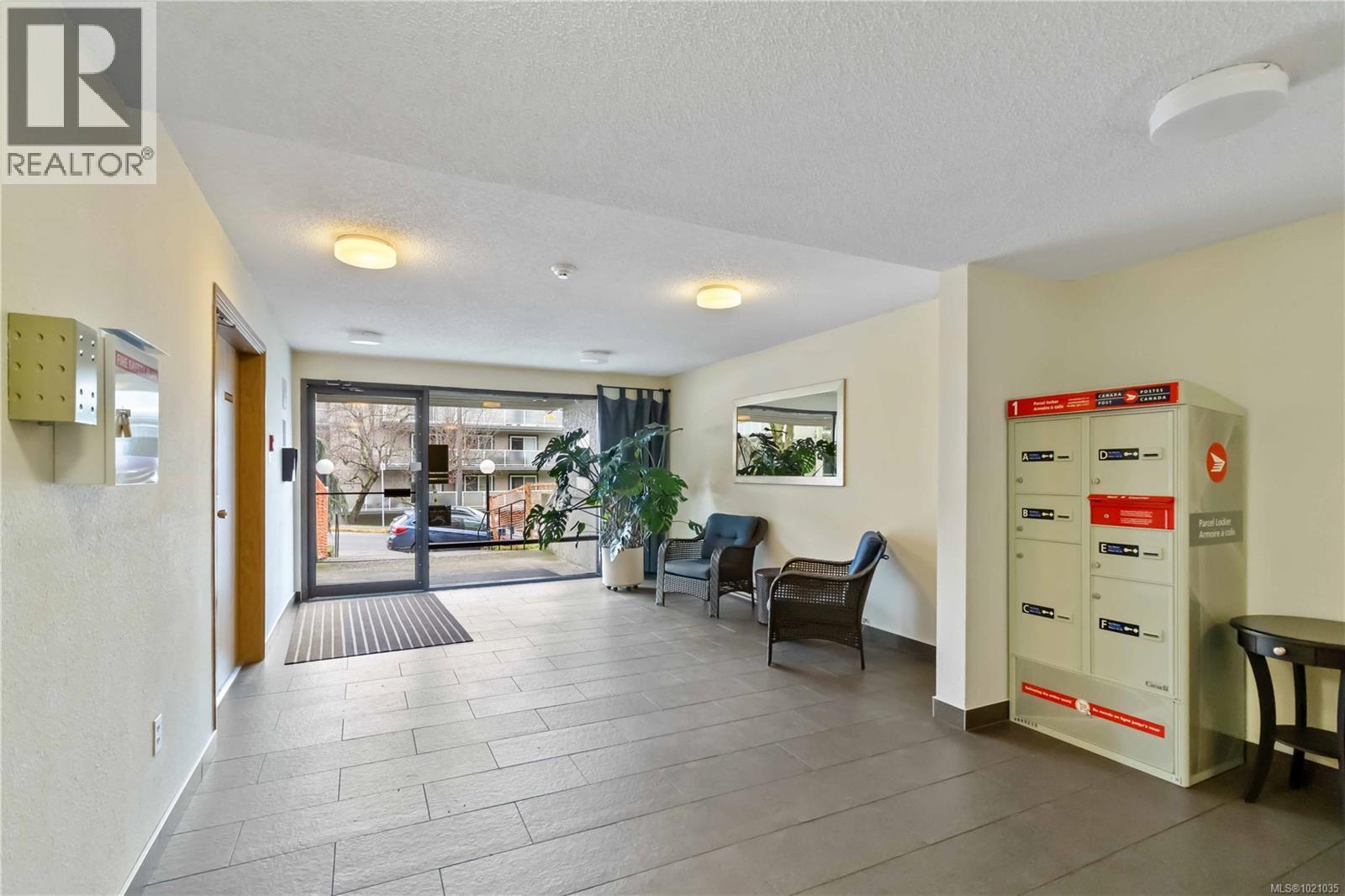 308 3255 Glasgow Avenue, Saanich