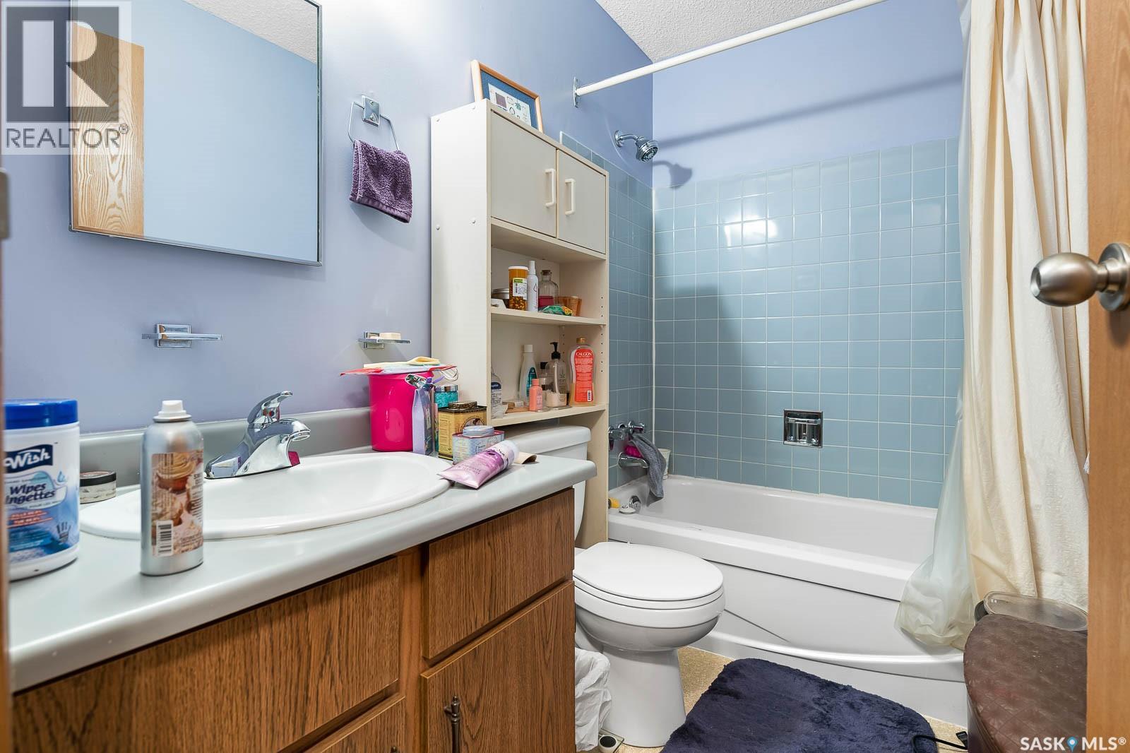 #4008 DEWDNEY AVENUE - 26