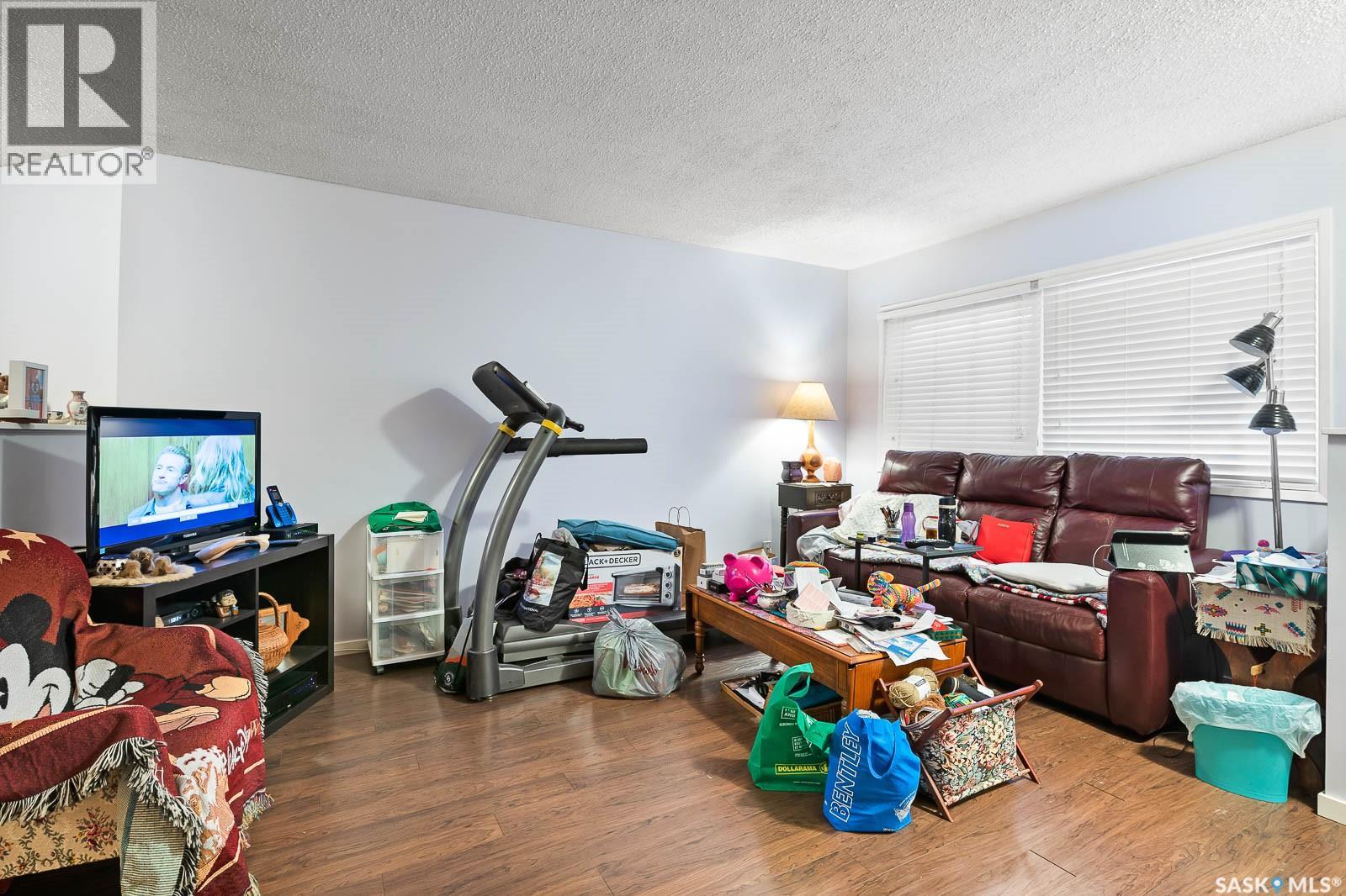 #4008 DEWDNEY AVENUE - 25