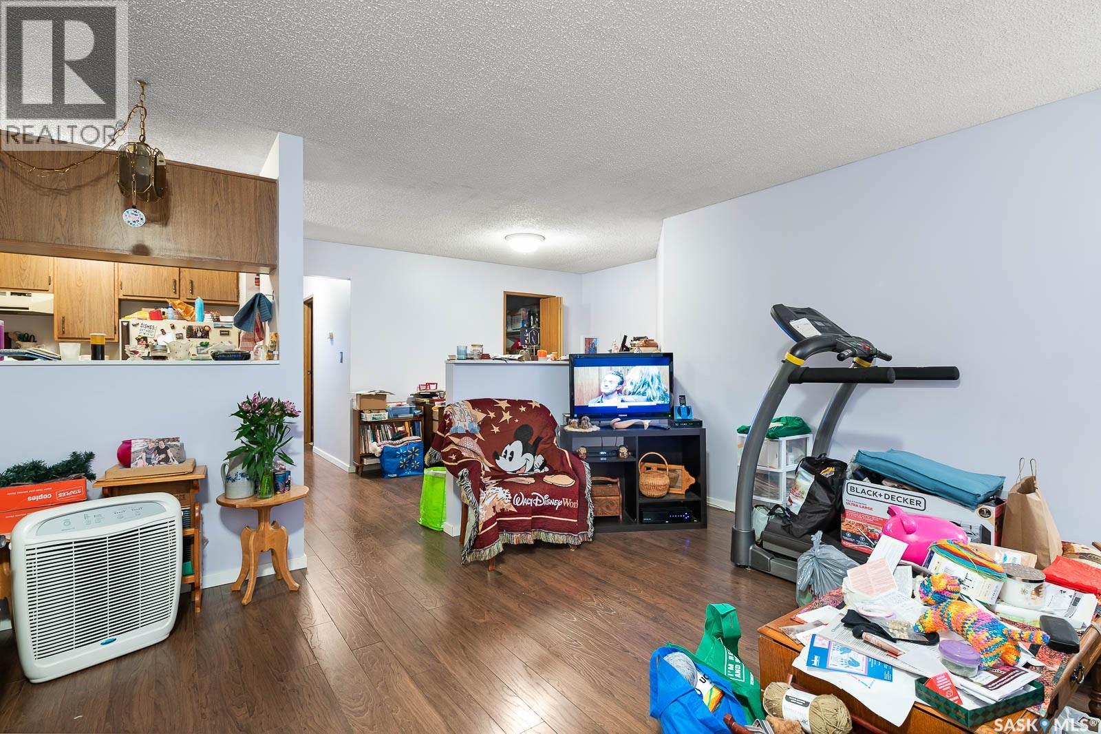 #4008 DEWDNEY AVENUE - 24