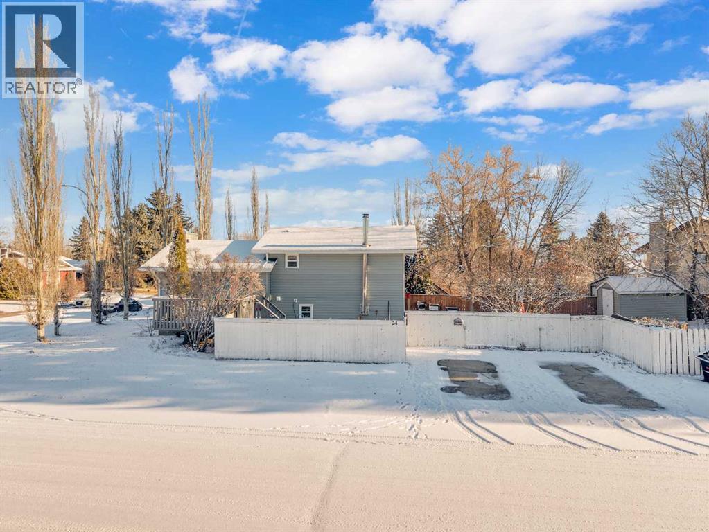 24 Willow Crescent, Lacombe