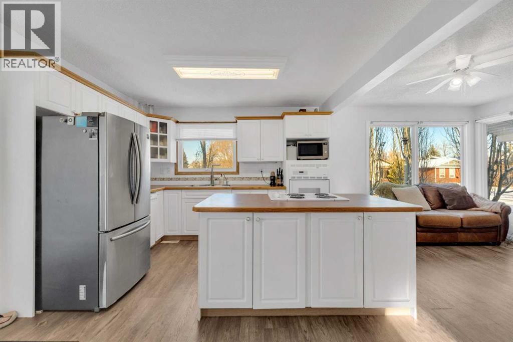 24 Willow Crescent, Lacombe